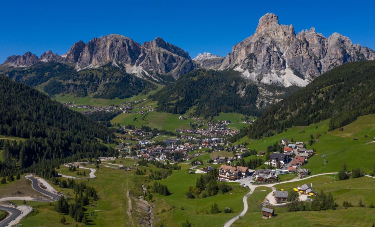 Nei Y Suredl Nevesole Aparthotel Corvara In Badia Exterior foto