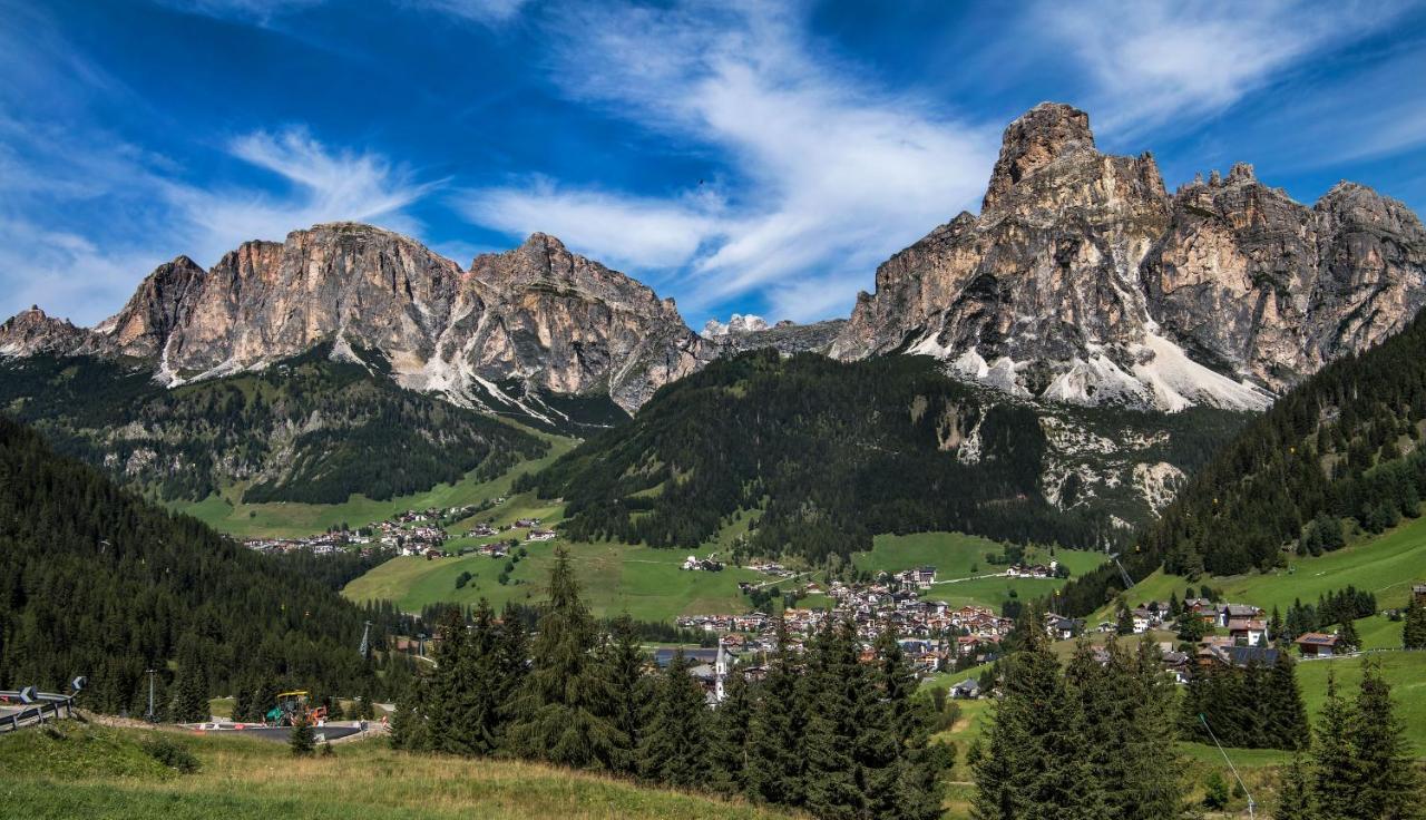 Nei Y Suredl Nevesole Aparthotel Corvara In Badia Exterior foto